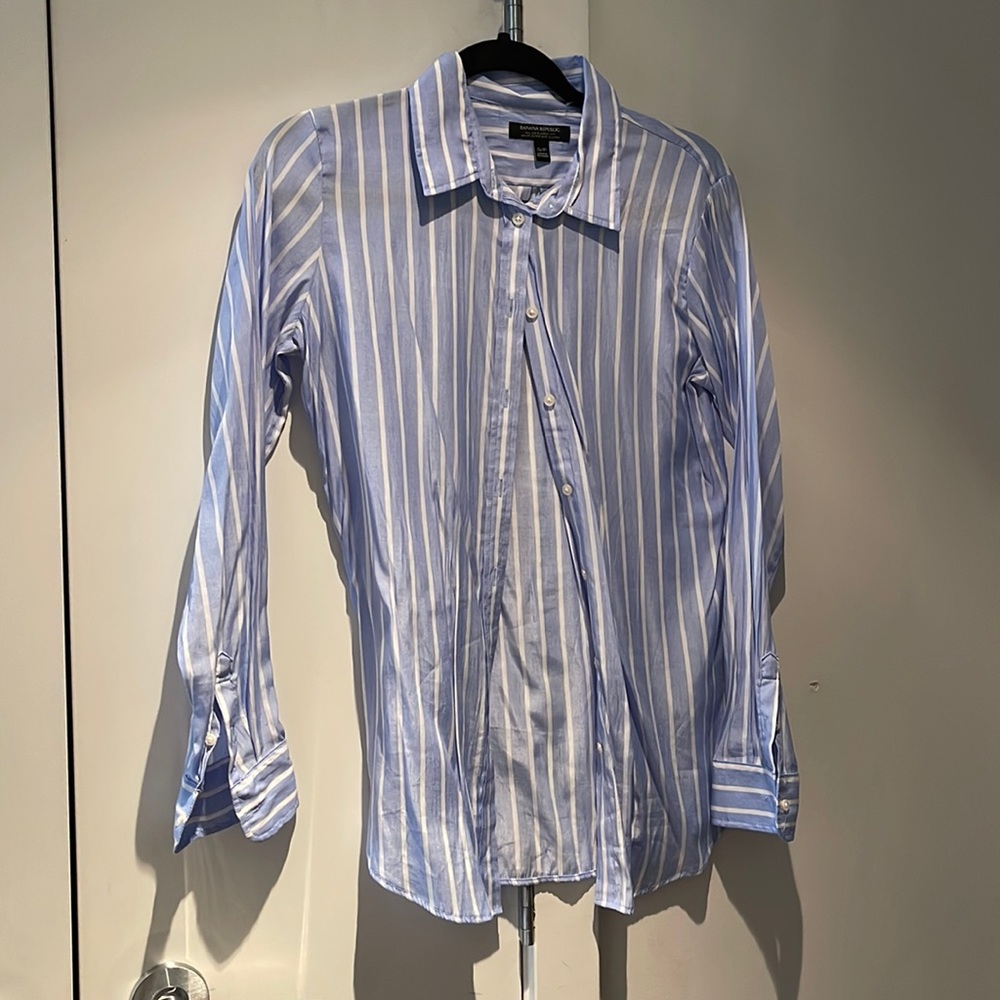 Banana Republic blouse. Size small. Blue and white.